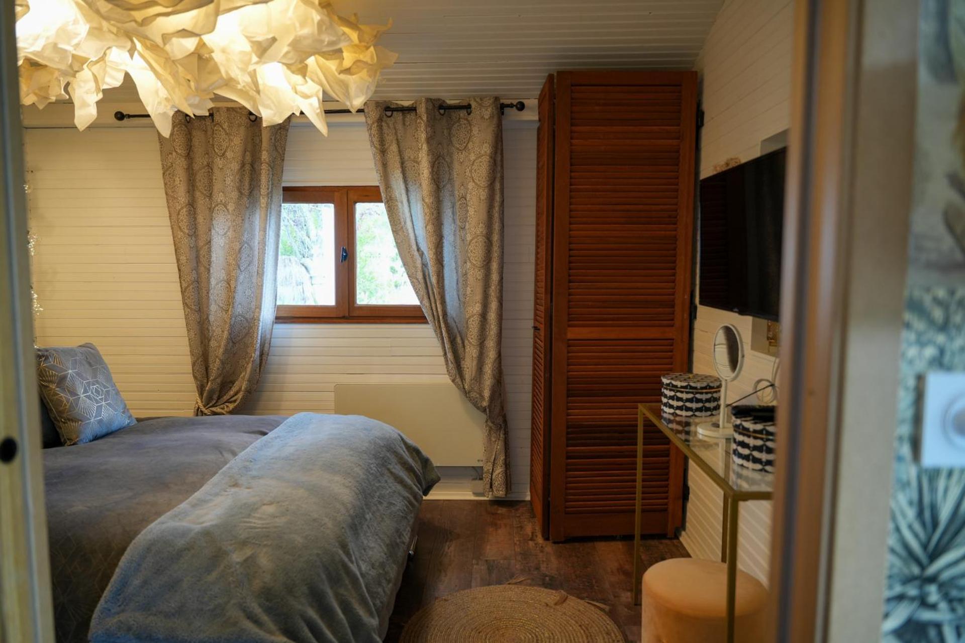 Kaebane 85, Lodge Avec Spa Au Bord De L'Eau Prouilly 外观 照片